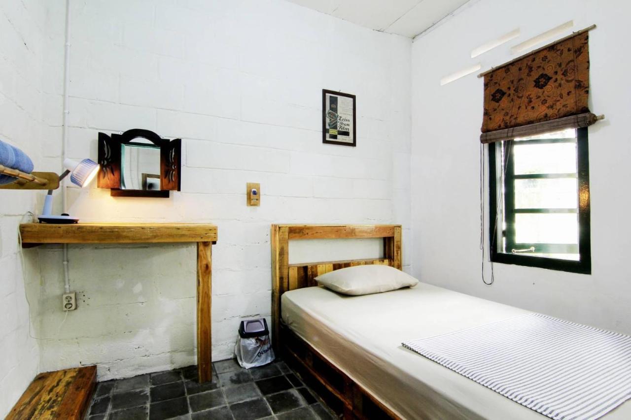 Kamar Single dengan Kamar Mandi Bersama